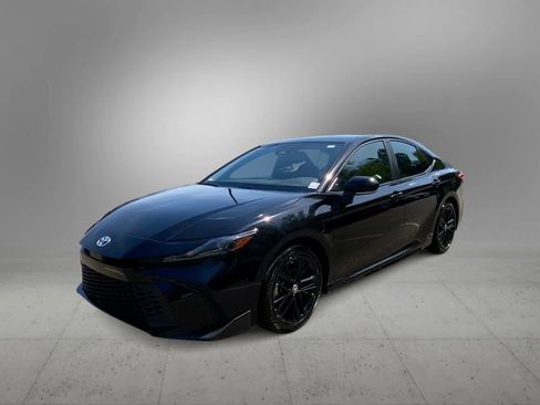 Used 2025 Toyota Camry SE FWD image 4