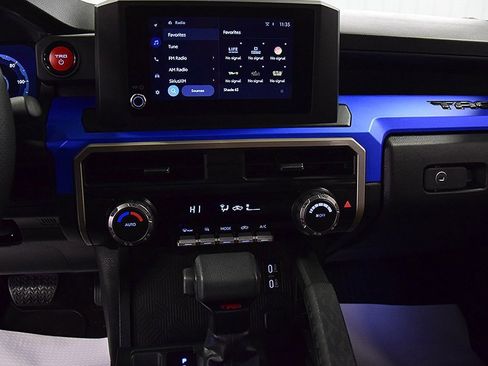 Used 2025 Toyota Tacoma TRD Sport image 27