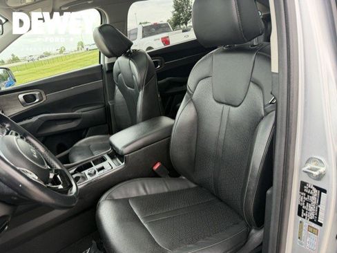 Used 2022 Kia Sorento EX w/ Panoramic Sunroof Package FWD image 12