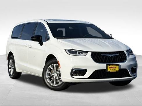 New 2026 Chrysler Pacifica Select image 1