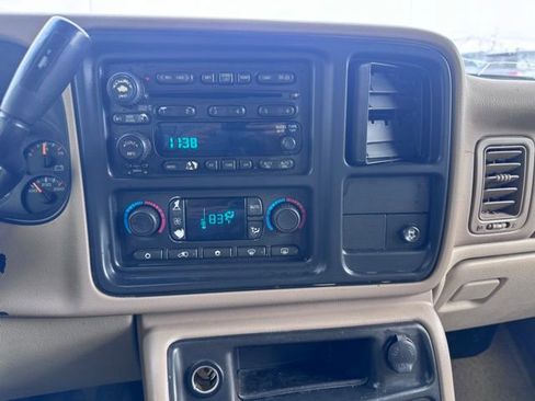 Used 2006 GMC Yukon XL SLT w/ SLT Preferred Equipment Group image 10