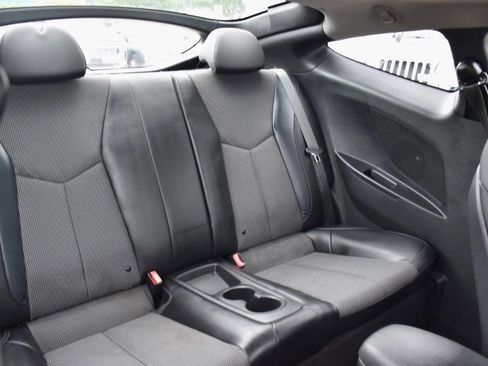 Used 2013 Hyundai Veloster w/ Tech Pkg FWD image 14