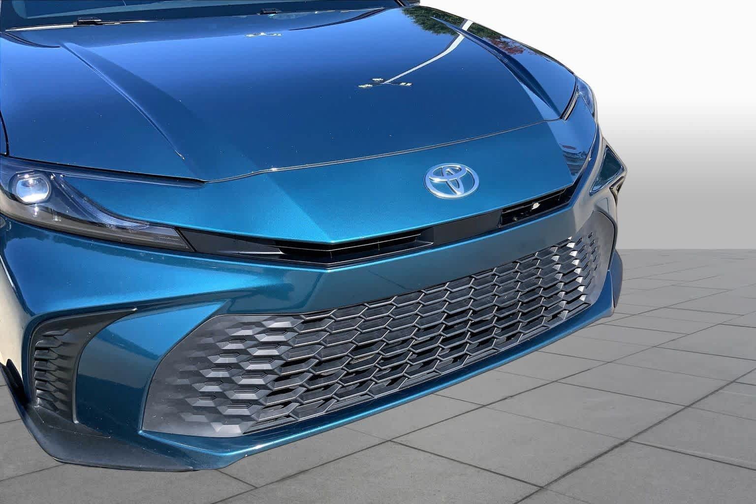 Used 2025 Toyota Camry SE FWD image 31