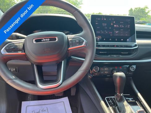 Used 2023 Jeep Compass Latitude w/ Convenience Group AWD/4WD image 14