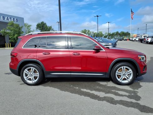 Used 2020 Mercedes-Benz GLB 250 4MATIC w/ Premium Package image 2