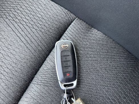 Used 2025 Nissan Rogue SV FWD image 21