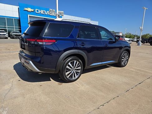 Used 2022 Nissan Pathfinder Platinum image 5
