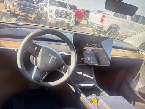 Used 2024 Tesla Model Y Long Range AWD/4WD image 6