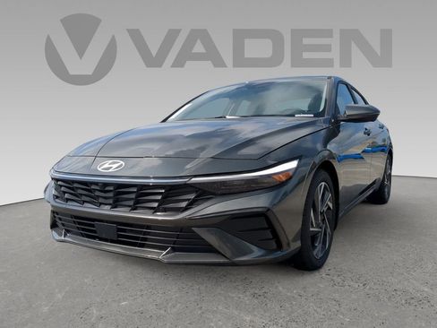 New 2025 Hyundai Elantra Sport image 17