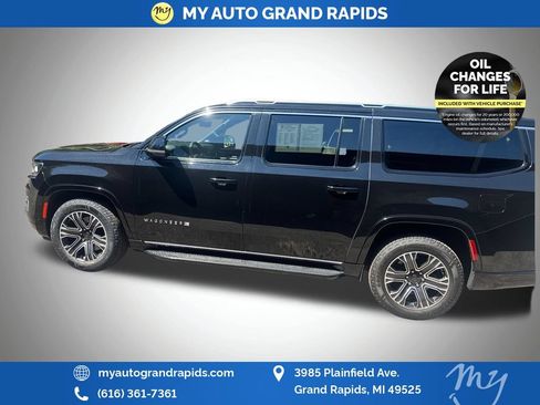 Used 2024 Jeep Wagoneer L Series II w/ Flexible Seating Group AWD/4WD image 4