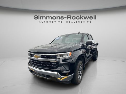 Used 2024 Chevrolet Silverado 1500 LT image 3