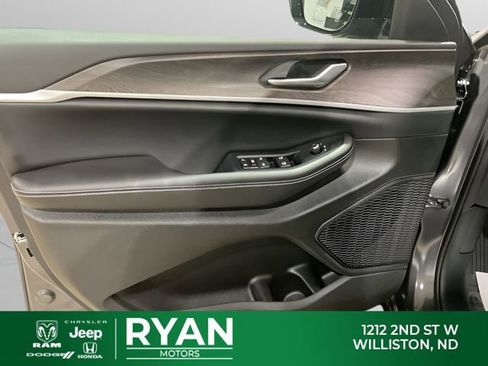 New 2026 Jeep Grand Cherokee Altitude AWD/4WD image 38