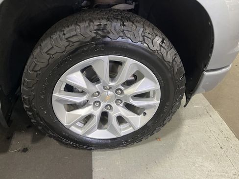 Used 2023 Chevrolet Silverado 1500 Custom image 10