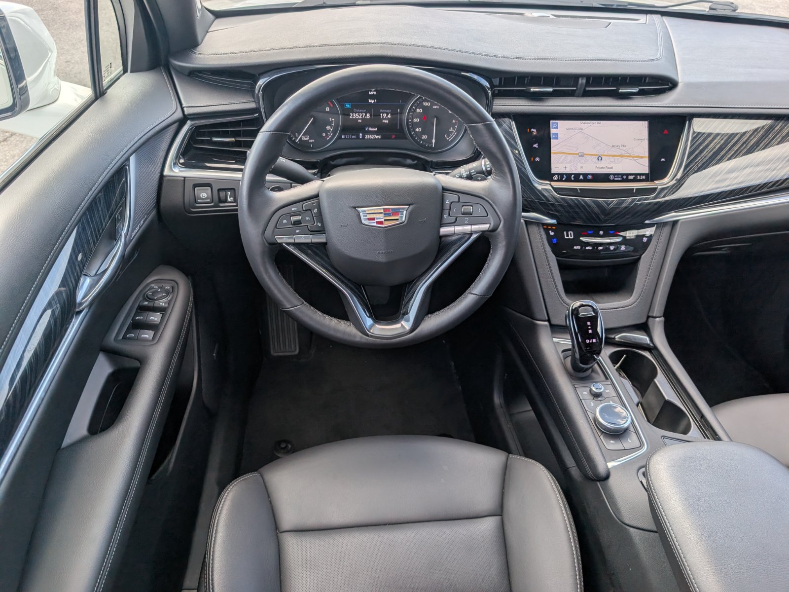 Used 2023 Cadillac XT6 Premium Luxury w/ Technology Package AWD/4WD image 10
