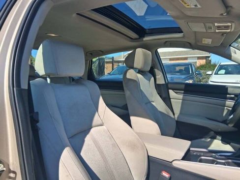 Used 2018 Honda Accord EX image 17