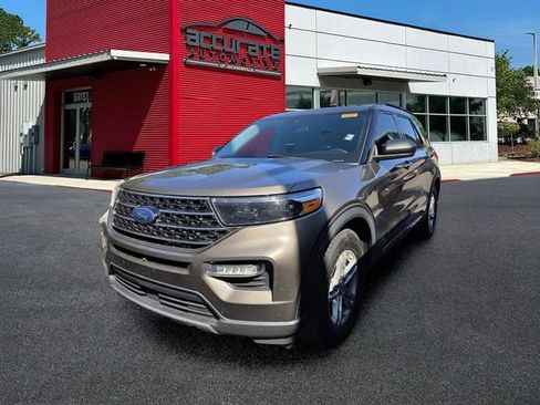 Used 2021 Ford Explorer XLT RWD image 1