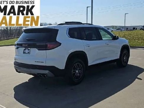 Used 2025 GMC Acadia Elevation image 8