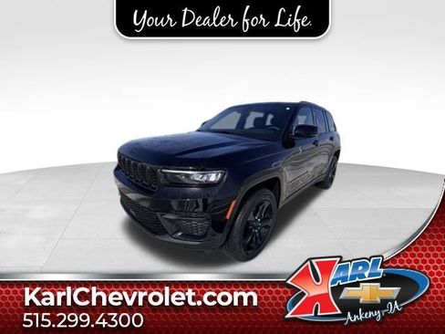 Used 2025 Jeep Grand Cherokee Altitude image 1