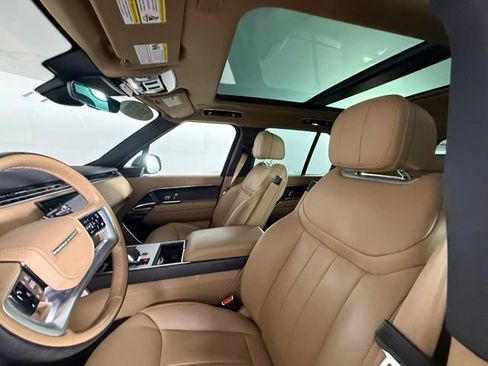 Used 2025 Land Rover Range Rover SE AWD/4WD image 16