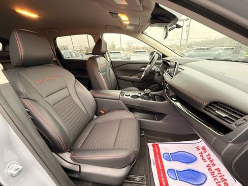 Certified 2025 Nissan Rogue SV image 20