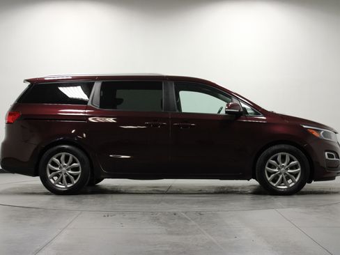 Used 2020 Kia Sedona EX FWD image 3
