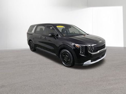 Used 2025 Kia Carnival image 12