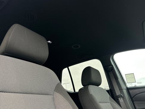 Used 2023 Chevrolet Traverse LT image 17