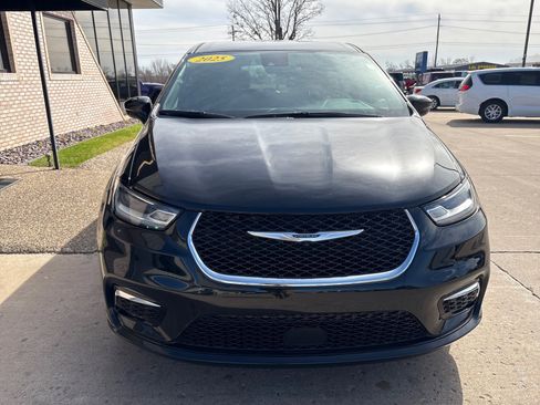 Used 2025 Chrysler Pacifica Select image 7