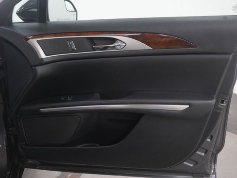 Used 2016 Lincoln MKZ AWD image 9