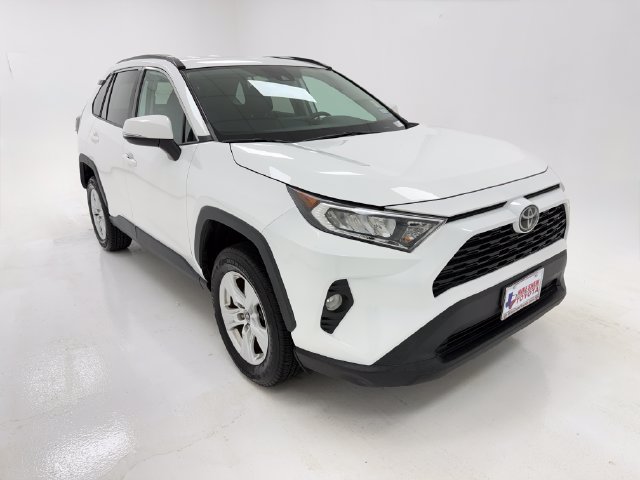 Used 2021 Toyota RAV4 XLE FWD image 2