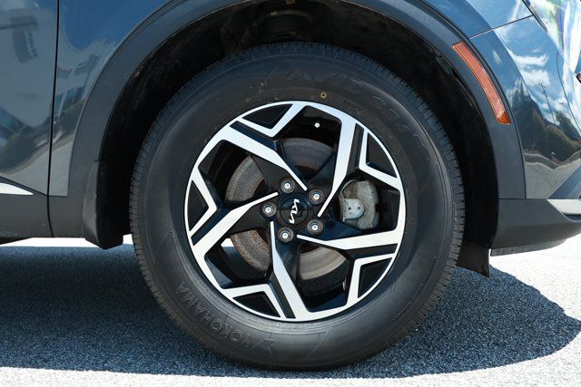Used 2023 Kia Sportage LX AWD/4WD image 5