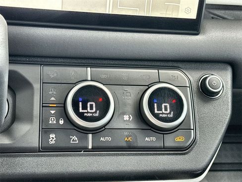 Used 2025 Land Rover Defender 110 S image 26