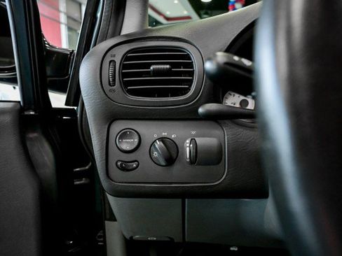 Used 2006 Chrysler Town & Country Touring FWD image 31