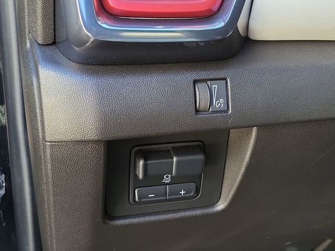 Certified 2023 GMC Canyon AT4X image 18