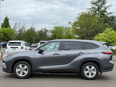 Used 2023 Toyota Highlander LE