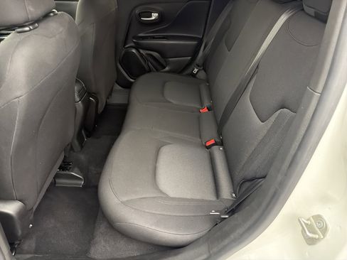 Used 2023 Jeep Renegade Latitude image 20