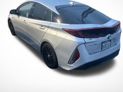 Used 2018 Toyota Prius Prime Premium FWD image 7