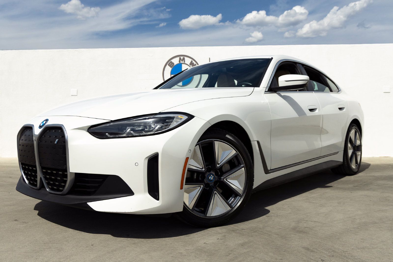 Used 2023 BMW i4 eDrive40 w/ Premium Package RWD image 8
