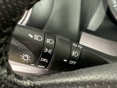 Used 2019 Toyota Tacoma TRD Sport w/ Technology Package AWD/4WD image 18