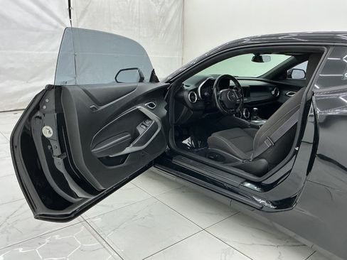 Used 2017 Chevrolet Camaro LT RWD image 16