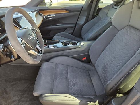 Used 2022 Audi e-tron GT Premium Plus image 21