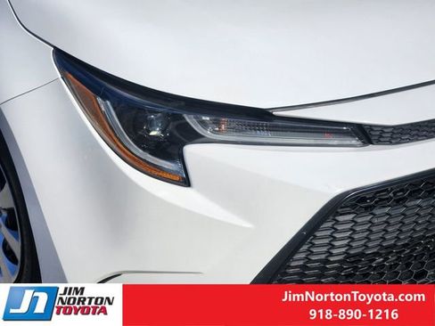 Used 2021 Toyota Corolla LE image 10