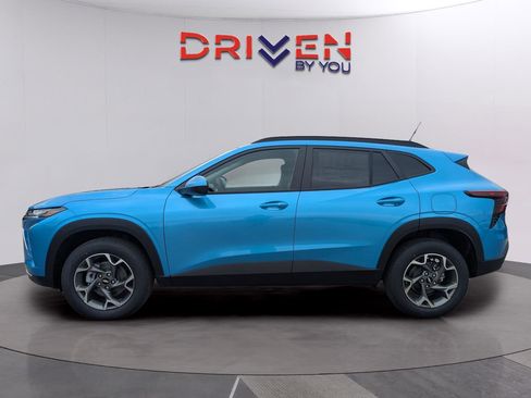 New 2026 Chevrolet Trax LT w/ Driver Confidence Package image 2