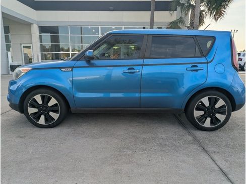Used 2018 Kia Soul + FWD image 5