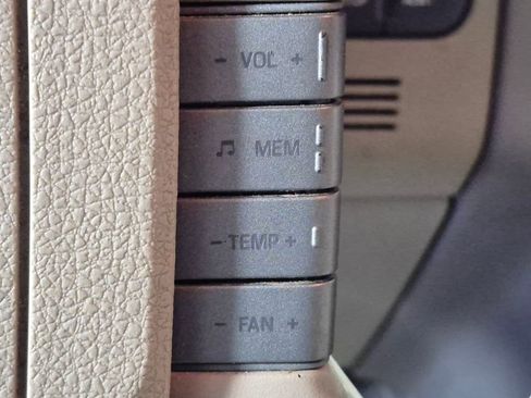 Used 2004 Ford F150 XLT AWD/4WD image 13