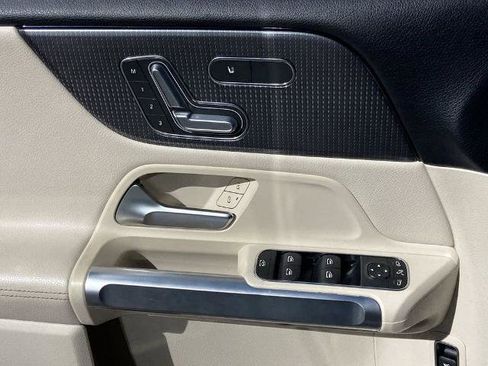 Used 2020 Mercedes-Benz GLB 250 4MATIC image 19