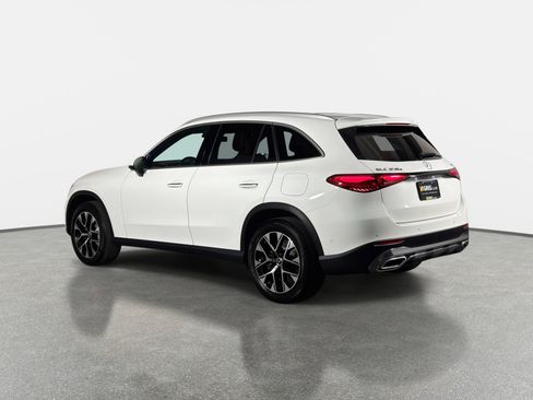 Used 2025 Mercedes-Benz GLC 350e 4MATIC image 11