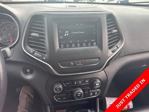 Used 2019 Jeep Cherokee Latitude Plus AWD/4WD image 9