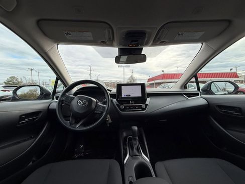 Used 2025 Toyota Corolla LE image 31