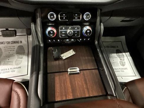 Used 2024 GMC Yukon Denali Ultimate AWD/4WD image 28